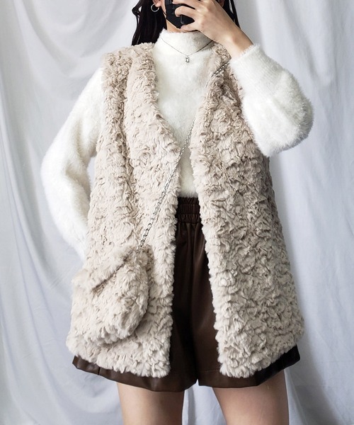 me+em select(ミームセレクト)の「※※【ミニバッグSET】フェイクファーベスト << 新色追加! >>(ベスト・レディース・ブラック/パープル/アイボリー/ブラウン/グレー/ベージュ/ライトグレー/ダークブラウン/ライトピンク/ライトグリーン/イエロー/モカ/ブルー・FREE)」の20枚目の写真