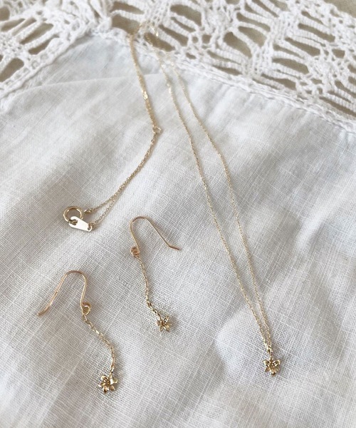 mangata(モンガータ)の「Lily necklace(ネックレス・レディース・ゴールド・FREE)」の6枚目の写真
