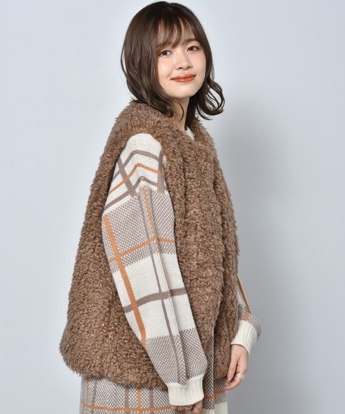 RETRO GIRL（レトロガール）の「ファーベスト（ベスト・レディース・ブラウン/アイボリー/グリーン/ライトグレー/ライトブラウン/ブラック・FREE）」の21枚目の写真