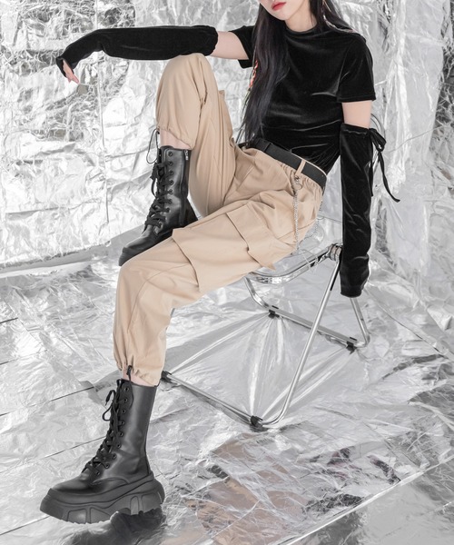 FOLLOWIN（フォロウィン）の「ベルトチェーンストリートカーゴパンツ（カーゴパンツ・レディース・ブラック/ベージュ/カーキ・FREE）」の2枚目の写真
