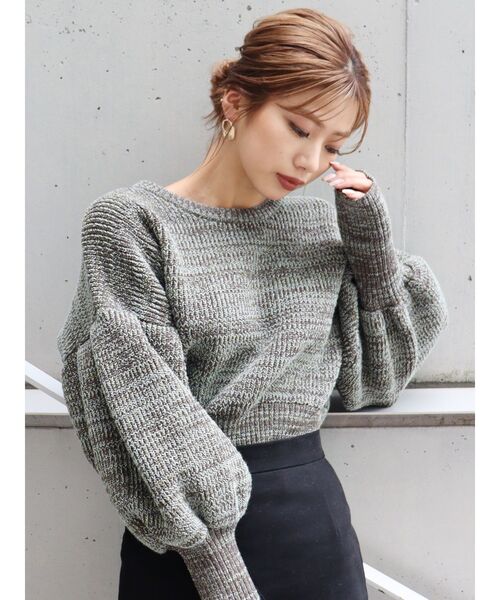 MURUA（ムルーア）の「クロップドボリュームニット（ニット/セーター・レディース・ブラウン/アイボリー・FREE）」の2枚目の写真