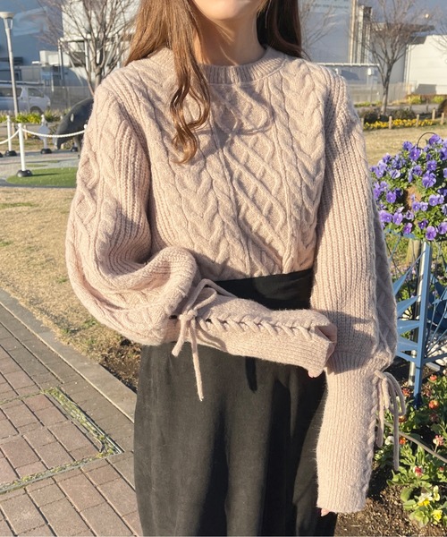 apres jour（アプレジュール）の「袖レースアップケーブルニット【ZOZOTOWN限定アイテム】（ニット/セーター・レディース・ピンク/アイボリー/モカ・X-LARGE/フリー）」の3枚目の写真