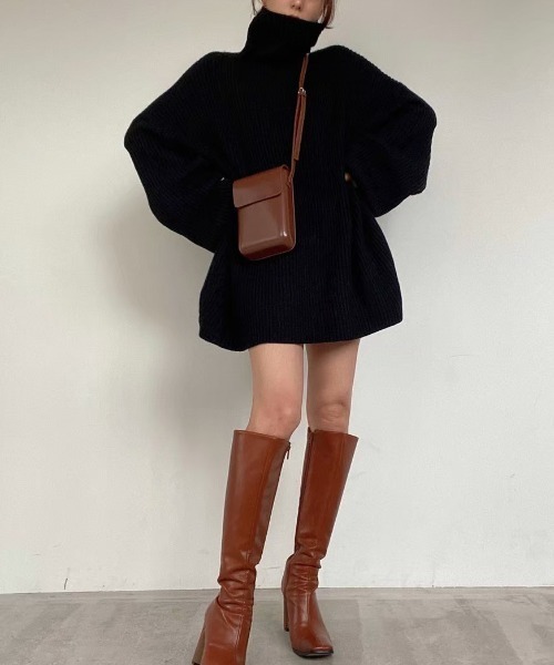 ACYM(アシーム)の「Turtle neck mini ニット(ニット/セーター・レディース・ベージュ/ブラック・FREE)」の1枚目の写真