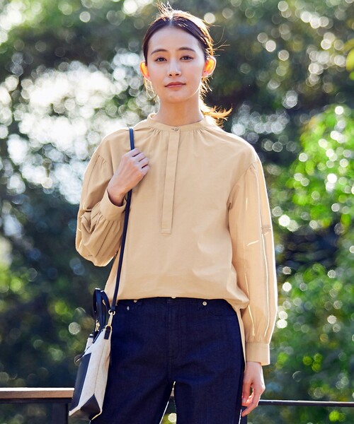 J.PRESS（ジェイプレス）の「【洗える】コットンセルロースタイプライター バンドカラー ブラウス（シャツ/ブラウス・レディース・ベージュ系/ホワイト系・T13）」の2枚目の写真