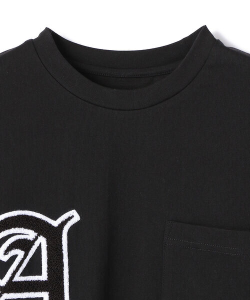 A4A(エーフォーエー)の「A4A/エーフォーエー/スタジアムログスリーブTシャツ(Tシャツ/カットソー・メンズ・ホワイト/ブラック・MEDIUM/LARGE)」の7枚目の写真