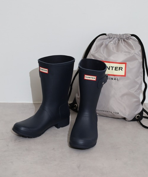 HUNTER（ハンター）の「HUNTER ORIGINAL TOUR SHORT ハンター ツアー ショートブーツ レインシューズ（レインシューズ・レディース・ブラック/ネイビー・24cm/23cm/25cm/26cm）」の2枚目の写真