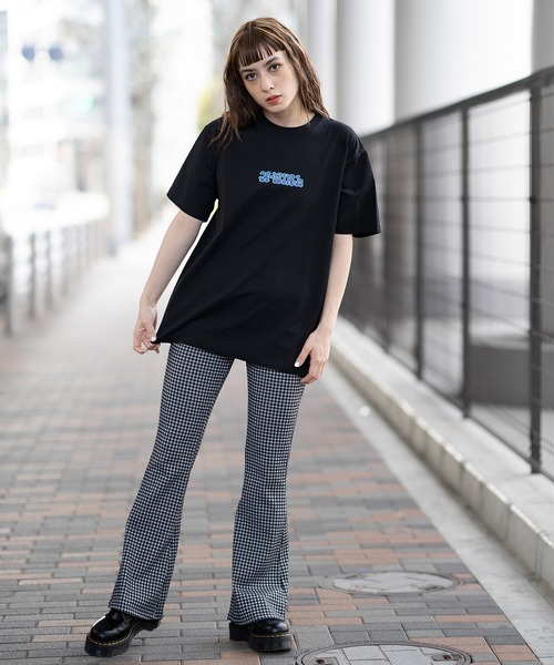 X-girl（エックスガール）の「WRIGGLING LOGO S/S TEE/エックスガール　ロゴTシャツ（Tシャツ/カットソー・レディース・ホワイト/ブラック/ライトブルー・S/M/L/XL）」の4枚目の写真