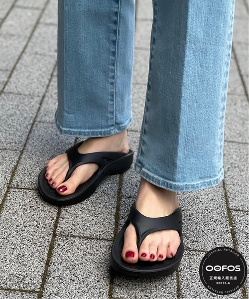 Spick & Span（スピックアンドスパン）の「≪追加≫【OOFOS】 Original（サンダル・レディース・ブラック/ベージュ/ホワイト/ブラウン・23/24/25）」の7枚目の写真