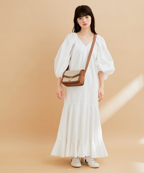 ADAM ET ROPE'（アダムエロペ）の「キャンバスショルダーバッグ（ショルダーバッグ・レディース・ネイビー/キャメル・FREE）」の6枚目の写真