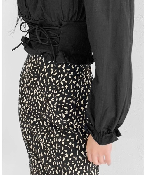 LVEU.(ラブユ.)の「Waist ribbon design blouse / ウエストリボンデザインブラウス(シャツ/ブラウス・レディース・ホワイト/ブラック・FREE)」の3枚目の写真
