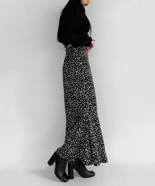 LVEU.(ラブユ.)の「Waist ribbon design blouse / ウエストリボンデザインブラウス(シャツ/ブラウス・レディース・ホワイト/ブラック・FREE)」の19枚目の写真