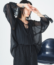 タテジワシフォンブラウス