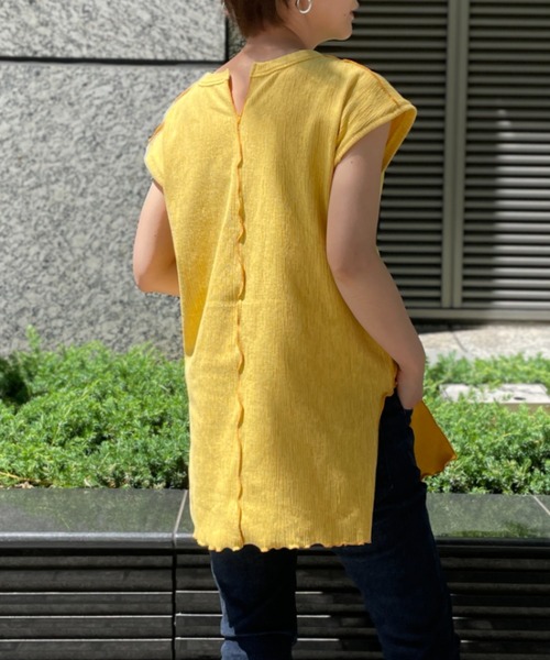 BEARDSLEY(ビアズリー)の「《FRIPIER》メローフレンチカットソー(Tシャツ/カットソー・レディース・ホワイト/ブラック/イエロー/ブロンズ/グリーン系その他2・FREE)」の1枚目の写真