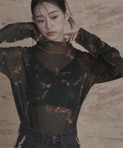 miette(ミエット)の「配色メロープリントチュールシアートップス(Tシャツ/カットソー・レディース・ブラック系その他/ブラウン系その他/マルチ/グリーン/ネイビー/ブルー/オレンジ/ピンク/ライトベージュ/その他/ホワイト系その他/その他1/ライトグリーン/ブルー系その他/ホワイト/オフホワイト/ブラック・FREE)」の5枚目の写真