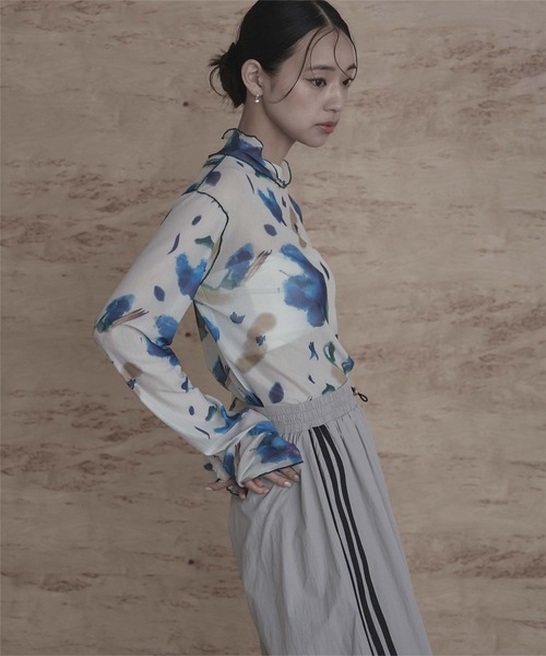 miette(ミエット)の「配色メロープリントチュールシアートップス(Tシャツ/カットソー・レディース・ブラック系その他/ブラウン系その他/マルチ/グリーン/ネイビー/ブルー/オレンジ/ピンク/ライトベージュ/その他/ホワイト系その他/その他1/ライトグリーン/ブルー系その他/ホワイト/オフホワイト/ブラック・FREE)」の21枚目の写真