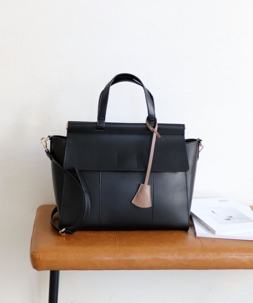 MIAN (ミアン)の「ANNABEL / ダブルフラップA4トートバッグ(トートバッグ・レディース・ブラック/ベージュ/グレー/モカ/ライトベージュ・FREE)」の2枚目の写真