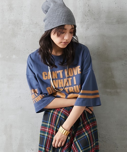 GEVS.（ジェイヴィス）の「＜大きいサイズ＞ 綿100％ビッグシルエットロゴプリントTシャツ GEVS.（Tシャツ/カットソー・レディース・ネイビー/ブラック・L/3L/LL/5L/4L）」の4枚目の写真