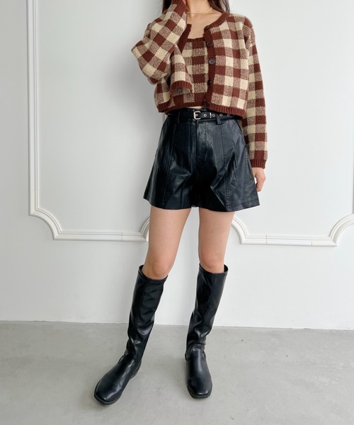 Loueme(ルエム)の「ブロックチェック柄ショート丈カーディガン+ニットキャミ(SETアンサンブル)(カーディガン/ボレロ・レディース・ブラック/ブルー/ピンク/ブラウン・FREE)」の11枚目の写真