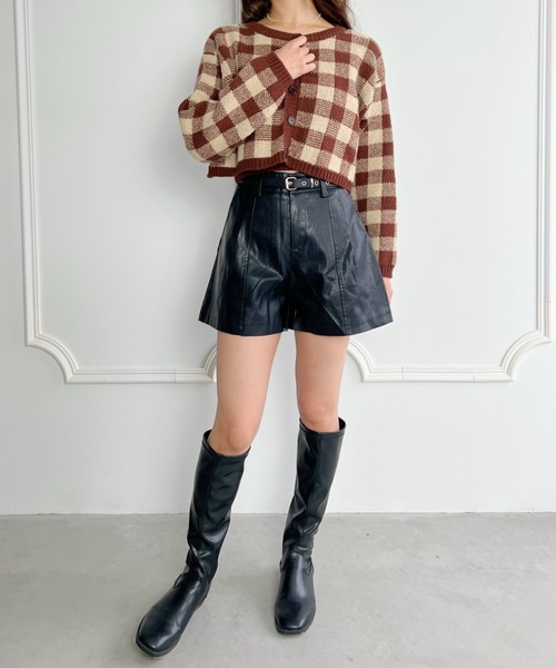 Loueme(ルエム)の「ブロックチェック柄ショート丈カーディガン+ニットキャミ(SETアンサンブル)(カーディガン/ボレロ・レディース・ブラック/ブルー/ピンク/ブラウン・FREE)」の12枚目の写真