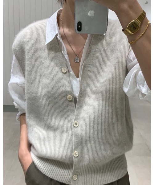 Ritzy(リッツィー)の「Vネックカーディガンベスト(ベスト・レディース・ライトグレー/ブラック/ブラウン/ダークグレー・FREE)」の2枚目の写真