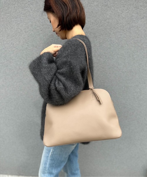 Legato Largo(レガートラルゴ)の「Legato Largo / レガートラルゴ / かるいかばんフェイクレザー A4トート / LH-F3065(トートバッグ・レディース・グレイッシュベージュ/バーガンディー/アイボリー/パープル/ブラック・ONESIZE)」の5枚目の写真