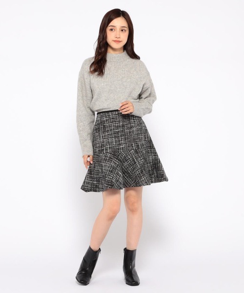MISCH MASCH(ミッシュマッシュ)の「シロクロツィードミニスカート(スカート・レディース・ホワイト×ブラック・SMALL/MEDIUM)」の2枚目の写真