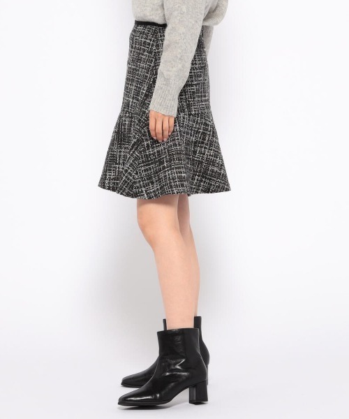 MISCH MASCH(ミッシュマッシュ)の「シロクロツィードミニスカート(スカート・レディース・ホワイト×ブラック・SMALL/MEDIUM)」の3枚目の写真