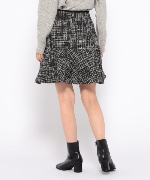 MISCH MASCH(ミッシュマッシュ)の「シロクロツィードミニスカート(スカート・レディース・ホワイト×ブラック・SMALL/MEDIUM)」の4枚目の写真