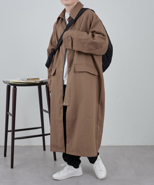 COLONY 2139（コロニートゥーワンスリーナイン）の「テックツイルオーバーステンカラーコート（ステンカラーコート・メンズ・ブラック/ブラウン・MEDIUM/LARGE）」の4枚目の写真