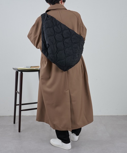 COLONY 2139（コロニートゥーワンスリーナイン）の「テックツイルオーバーステンカラーコート（ステンカラーコート・メンズ・ブラック/ブラウン・MEDIUM/LARGE）」の6枚目の写真