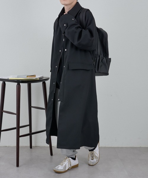 COLONY 2139（コロニートゥーワンスリーナイン）の「テックツイルオーバーステンカラーコート（ステンカラーコート・メンズ・ブラック/ブラウン・MEDIUM/LARGE）」の11枚目の写真