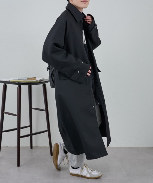 COLONY 2139（コロニートゥーワンスリーナイン）の「テックツイルオーバーステンカラーコート（ステンカラーコート・メンズ・ブラック/ブラウン・MEDIUM/LARGE）」の14枚目の写真