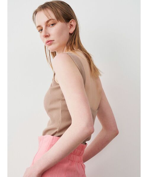 ELENDEEK（エレンディーク）の「スクエアーネックパッドカットソー（タンクトップ・レディース・オフホワイト/ブラック/グリーン/ベージュ・FREE）」の4枚目の写真