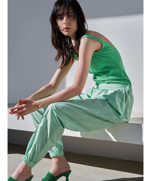 ELENDEEK（エレンディーク）の「スクエアーネックパッドカットソー（タンクトップ・レディース・オフホワイト/ブラック/グリーン/ベージュ・FREE）」の12枚目の写真