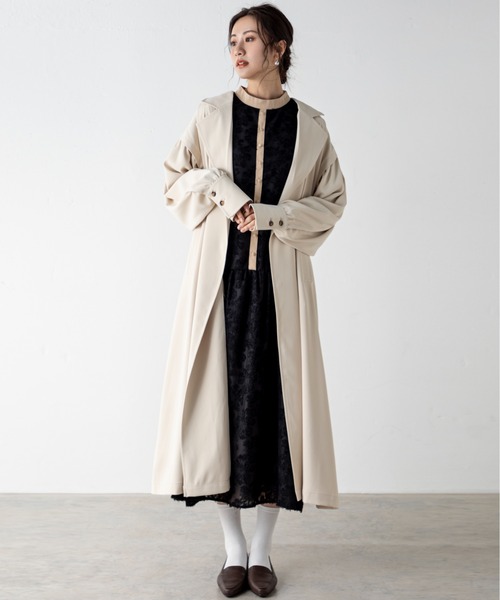 MILLION CARATS（ミリオンカラッツ）の「袖のボリュームとバックスタイルが特徴のフレアトレンチコート（トレンチコート・レディース・ベージュ/パープル・FREE）」の17枚目の写真