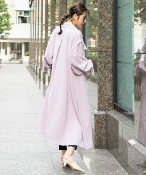 MILLION CARATS（ミリオンカラッツ）の「袖のボリュームとバックスタイルが特徴のフレアトレンチコート（トレンチコート・レディース・ベージュ/パープル・FREE）」の4枚目の写真