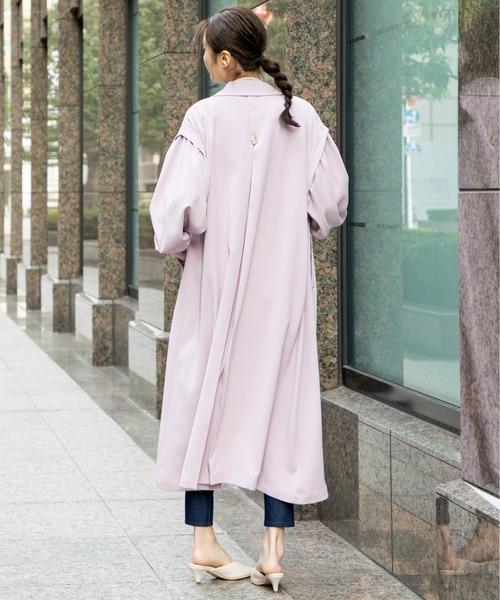 MILLION CARATS（ミリオンカラッツ）の「袖のボリュームとバックスタイルが特徴のフレアトレンチコート（トレンチコート・レディース・ベージュ/パープル・FREE）」の6枚目の写真