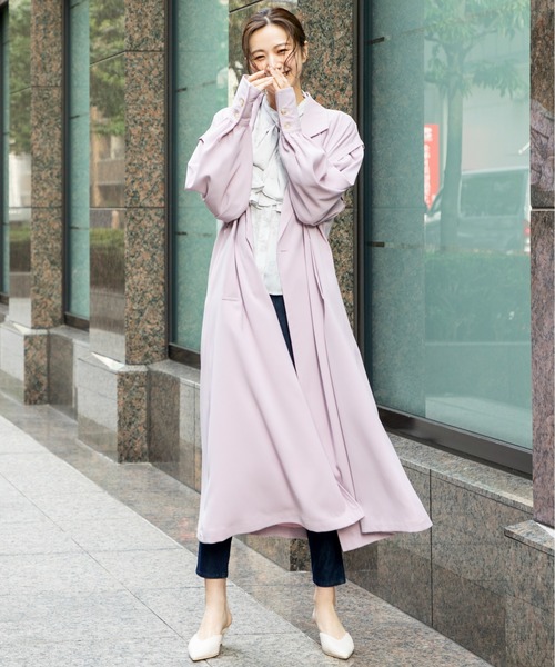 MILLION CARATS（ミリオンカラッツ）の「袖のボリュームとバックスタイルが特徴のフレアトレンチコート（トレンチコート・レディース・ベージュ/パープル・FREE）」の7枚目の写真