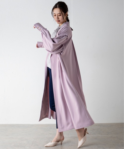 MILLION CARATS（ミリオンカラッツ）の「袖のボリュームとバックスタイルが特徴のフレアトレンチコート（トレンチコート・レディース・ベージュ/パープル・FREE）」の9枚目の写真