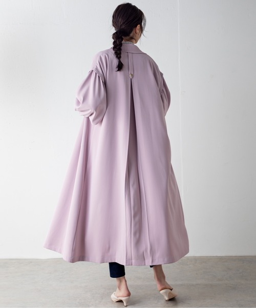 MILLION CARATS（ミリオンカラッツ）の「袖のボリュームとバックスタイルが特徴のフレアトレンチコート（トレンチコート・レディース・ベージュ/パープル・FREE）」の11枚目の写真