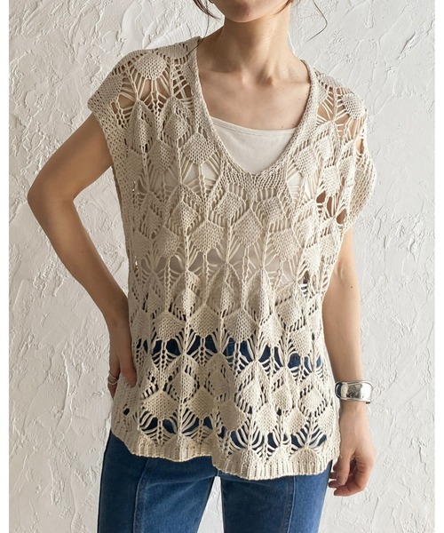 She's Closet(シーズクローゼット)の「透かし編みクロシェ深Vネックノースリーブコットンニットプルオーバーベスト(ベスト・レディース・パープル/アイボリー/ブラック/オフホワイト・FREE)」の6枚目の写真