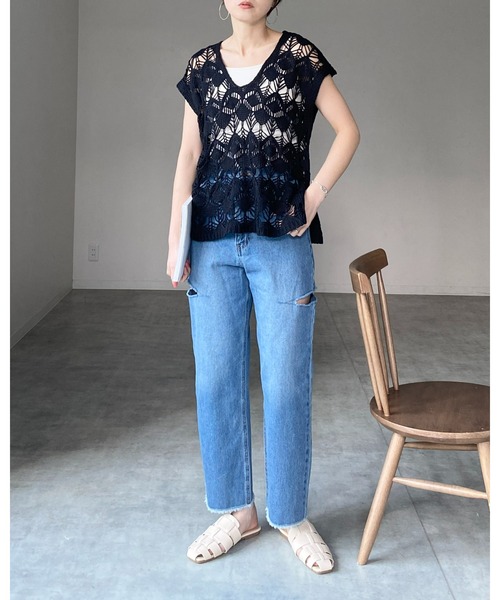 She's Closet(シーズクローゼット)の「透かし編みクロシェ深Vネックノースリーブコットンニットプルオーバーベスト(ベスト・レディース・パープル/アイボリー/ブラック/オフホワイト・FREE)」の11枚目の写真