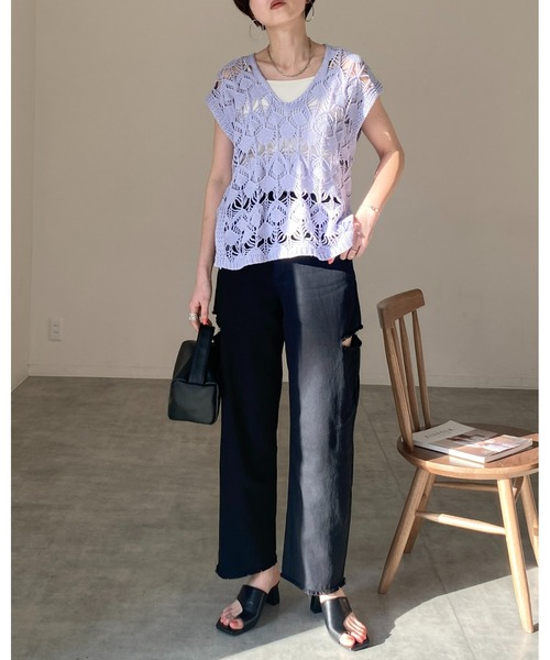She's Closet(シーズクローゼット)の「透かし編みクロシェ深Vネックノースリーブコットンニットプルオーバーベスト(ベスト・レディース・パープル/アイボリー/ブラック/オフホワイト・FREE)」の15枚目の写真