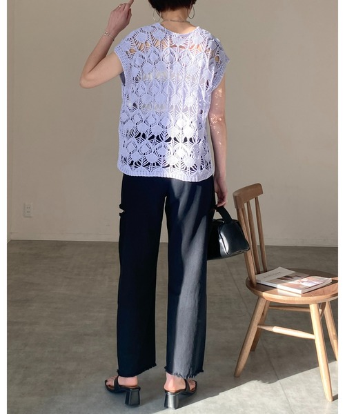 She's Closet(シーズクローゼット)の「透かし編みクロシェ深Vネックノースリーブコットンニットプルオーバーベスト(ベスト・レディース・パープル/アイボリー/ブラック/オフホワイト・FREE)」の17枚目の写真