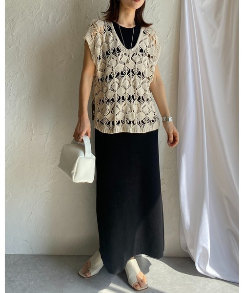 She's Closet(シーズクローゼット)の「透かし編みクロシェ深Vネックノースリーブコットンニットプルオーバーベスト(ベスト・レディース・パープル/アイボリー/ブラック/オフホワイト・FREE)」の20枚目の写真