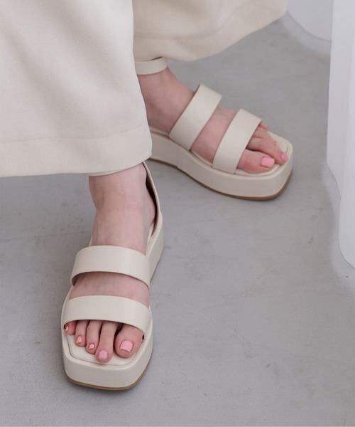 スクエアトゥプラットフォームサンダル