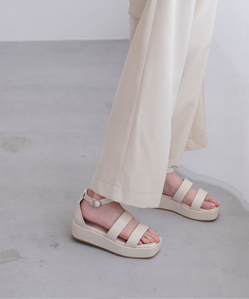 スクエアトゥプラットフォームサンダル