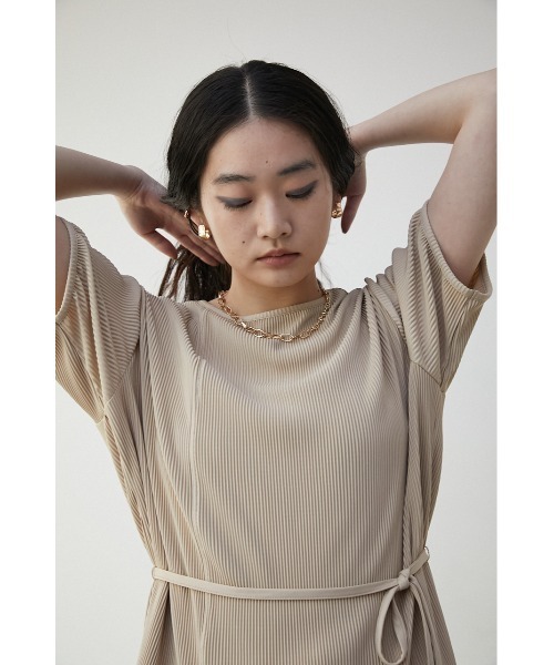 AZUL by moussy(アズールバイマウジー)の「PLEATS DESIGN TOPS/プリーツデザイントップス(Tシャツ/カットソー・レディース・ライトブルー/ベージュ/ブラック・MEDIUM/SMALL)」の11枚目の写真