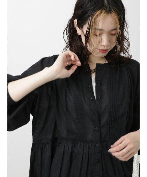 Samansa Mos2 blue（サマンサモスモスブルー）の「ピンタックブラウス（シャツ/ブラウス・レディース・オフホワイト/ブラック/グリーン・ﾌﾘ-）」の2枚目の写真