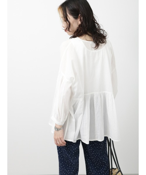 Samansa Mos2 blue（サマンサモスモスブルー）の「ピンタックブラウス（シャツ/ブラウス・レディース・オフホワイト/ブラック/グリーン・ﾌﾘ-）」の15枚目の写真